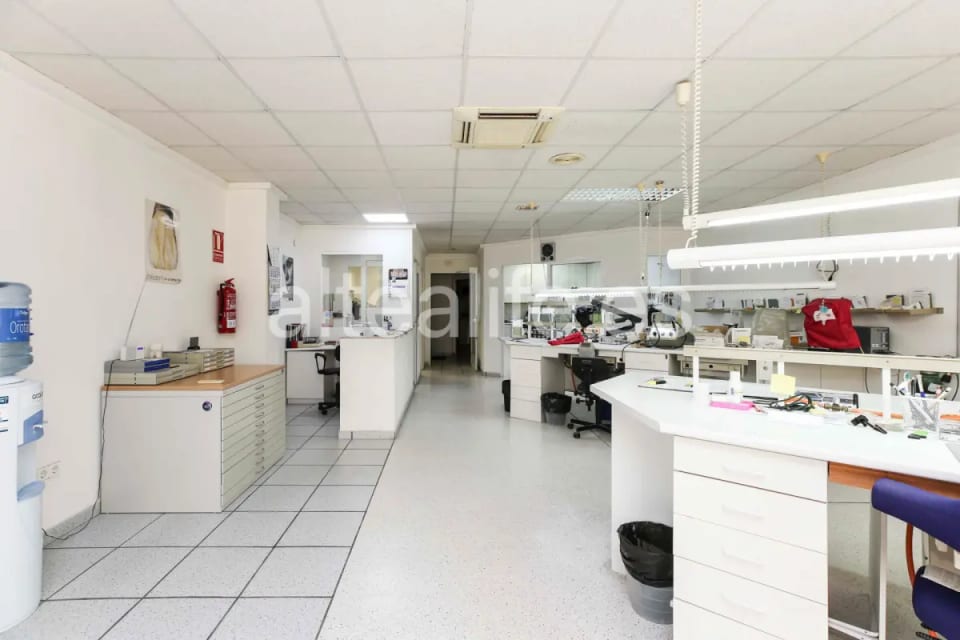 Local comercial de 515 m² con terrazas y vistas frontales al mar en Cap Negret Altea (23/30)