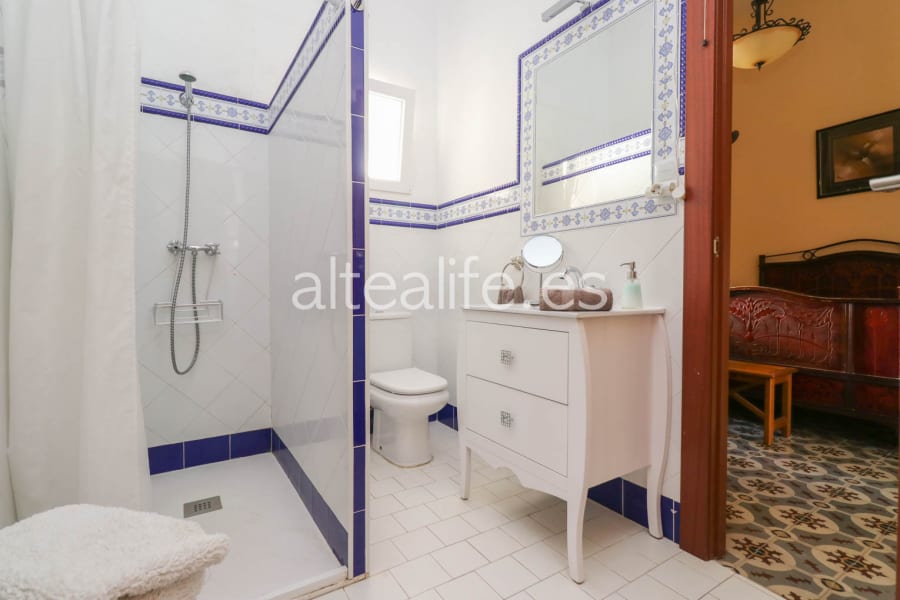 Casa de Pueblo con Piscina y Jardines en la zona de la Estación de Tren (24/30)