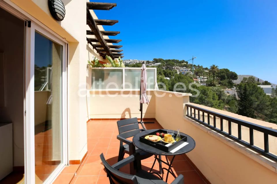 Apartamento con vistas al mar en Isla de Altea | Terraza, garaje y piscina (5/28)