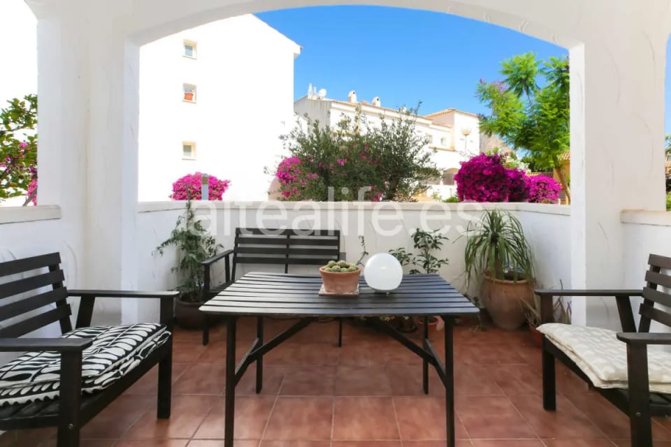 Bungalow en Esquina en Venta en La Nucía | Terrazas, Solárium y Piscina (7/30)