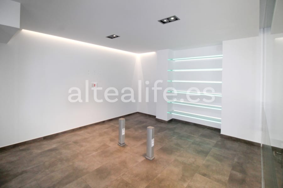 Local Comercial con Grades Escaparates en Centro de Altea (6/9)