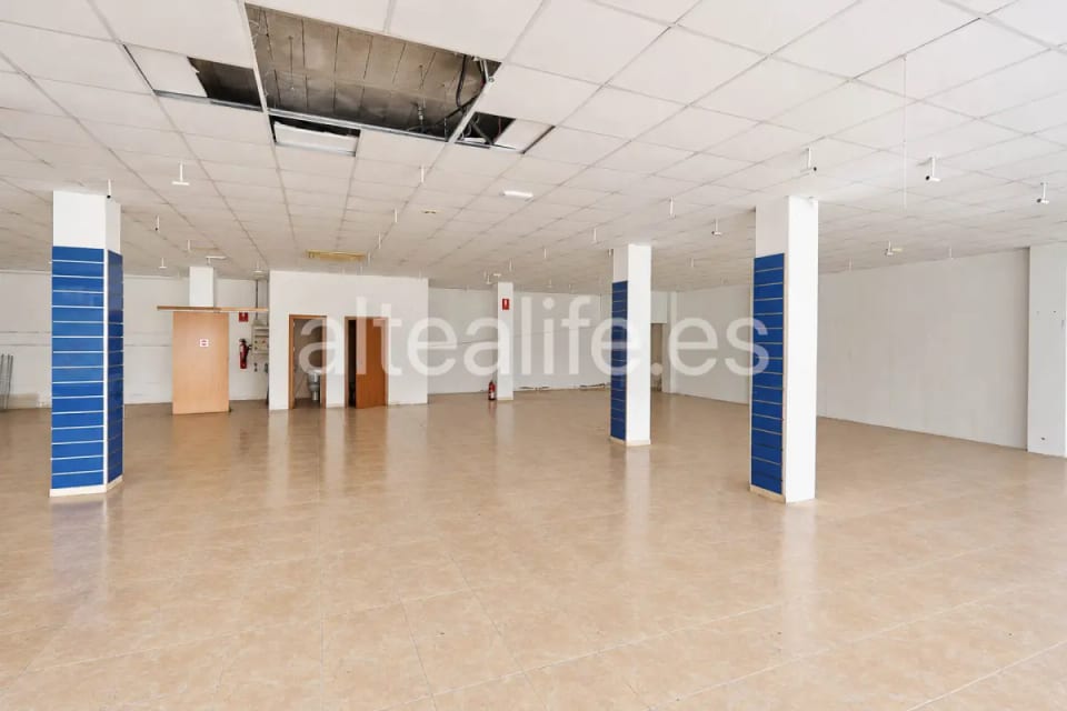 Alquiler de local Comercial de 310 m2 y amplios escaparates en Altea (8/17)