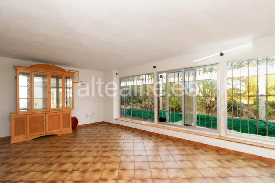 Villa en venta en La Nucía con Piscina privada y Gran Potencial de Reforma (12/30)