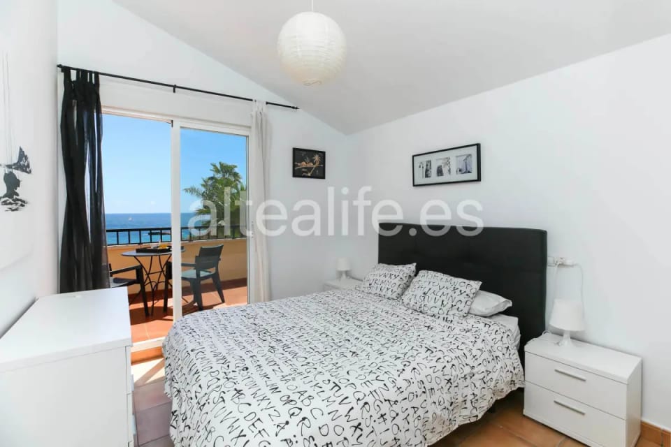 Apartamento con vistas al mar en Isla de Altea | Terraza, garaje y piscina (15/28)