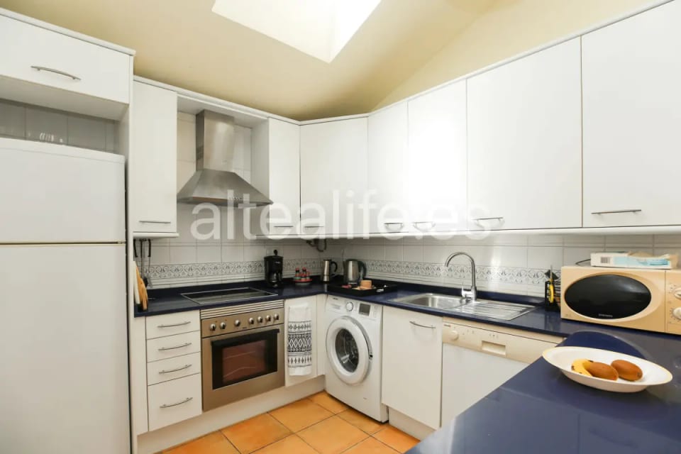 Apartamento con vistas al mar en Isla de Altea | Terraza, garaje y piscina (13/28)