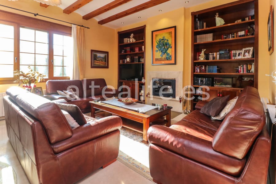 Villa con Apartamento Independiente en Bello Horizonte (7/30)