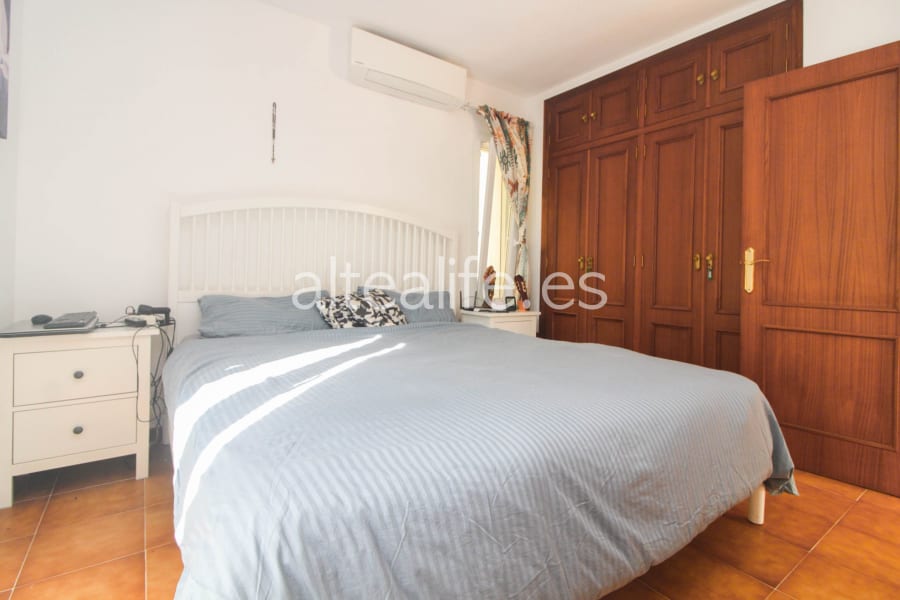 Villa con 3 Dormitorios y Piscina Privada en la Urb. Santa Clara (29/30)