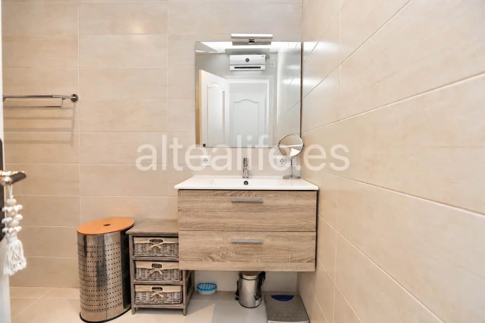 Apartamento Reformado en alquiler con Terraza y Piscina Comunitaria en Mascarat Altea (23/30)