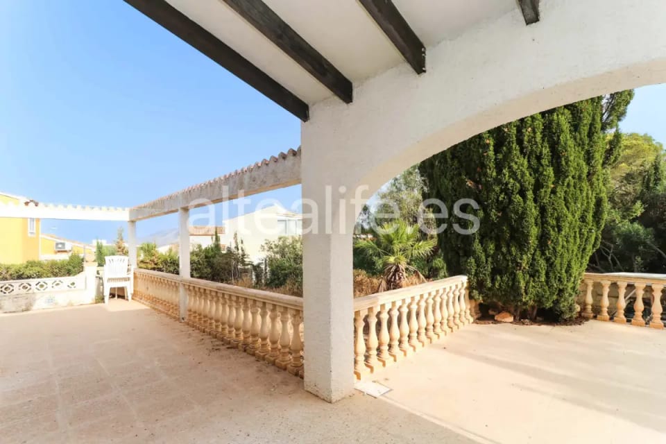 Villa en venta en La Nucía con Piscina privada y Gran Potencial de Reforma (5/30)