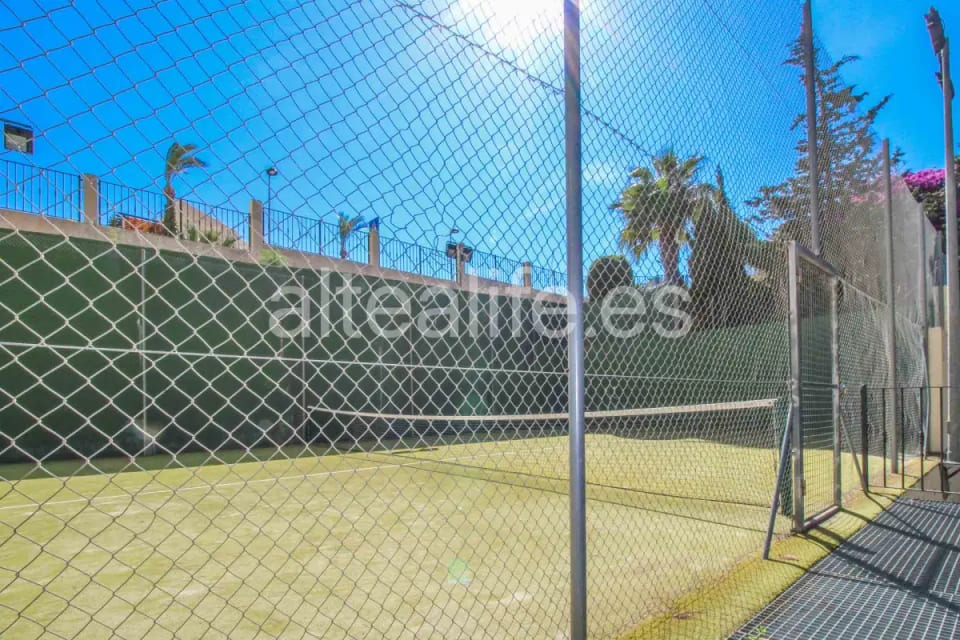 Apartamento con vistas al mar en Isla de Altea | Terraza, garaje y piscina (22/28)