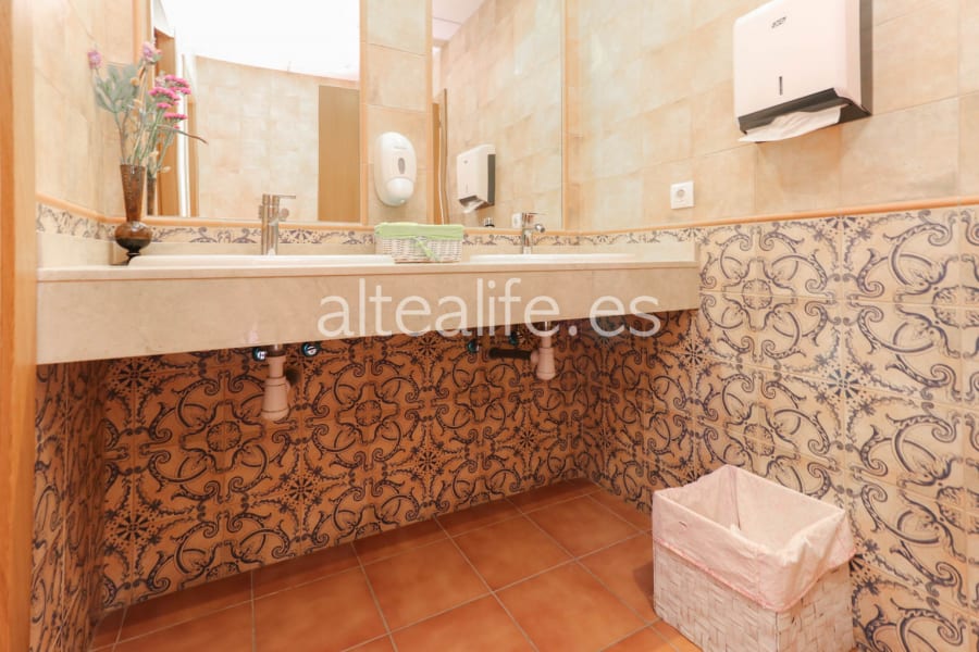 Casa de Pueblo con Piscina y Jardines en la zona de la Estación de Tren (9/30)
