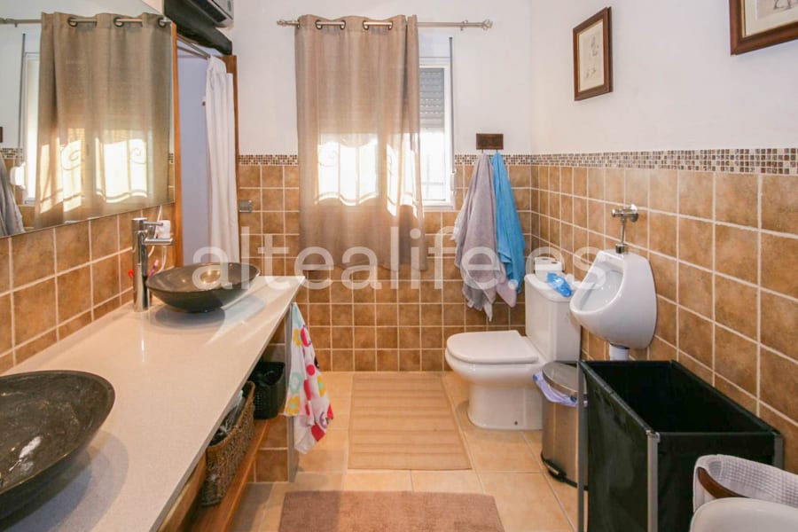 Villa con Apartamento Independiente en la Nucía (12/30)