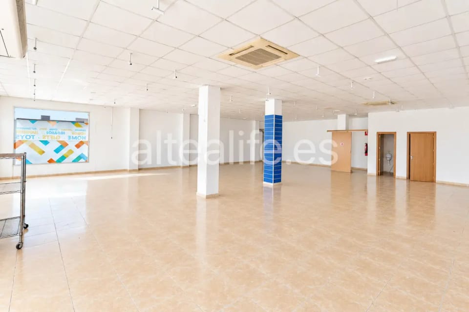 Alquiler de local Comercial de 310 m2 y amplios escaparates en Altea (13/17)