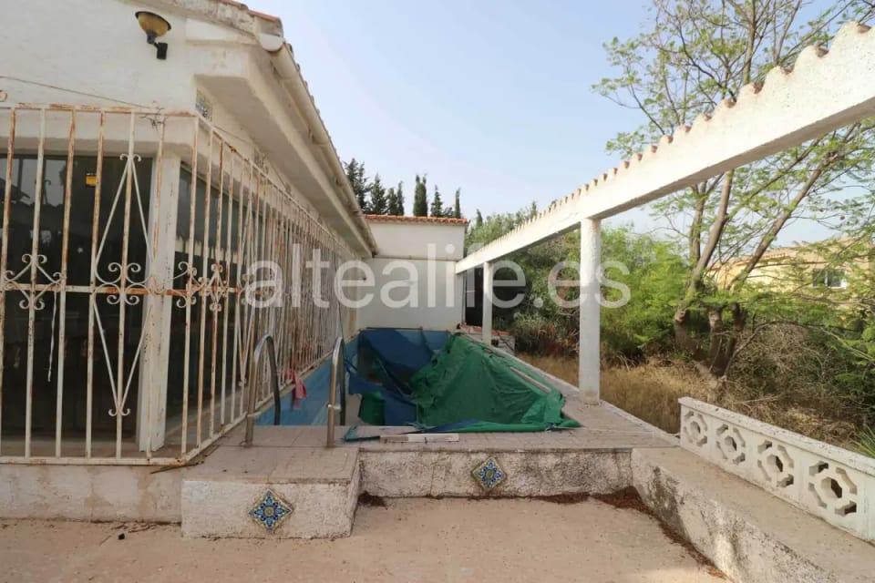 Villa en venta en La Nucía con Piscina privada y Gran Potencial de Reforma (7/30)