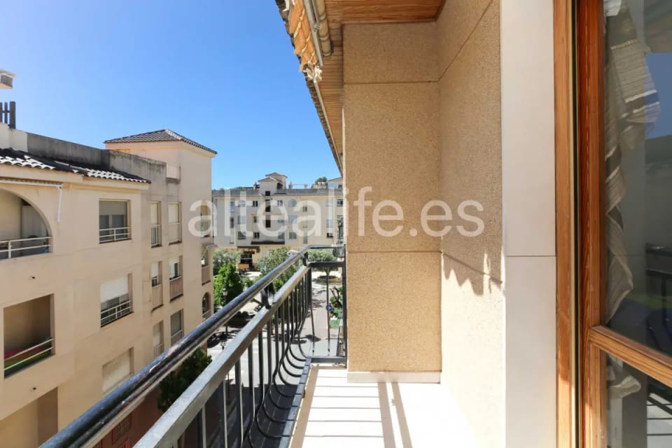 Apartamento Amplio en Venta en el Centro de Polop con Ascensor y Balcones (21/30)