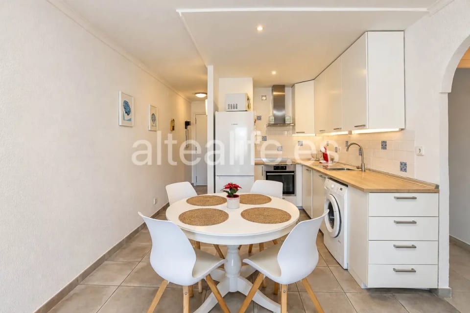 Apartamento Reformado en alquiler con Terraza y Piscina Comunitaria en Mascarat Altea (13/30)