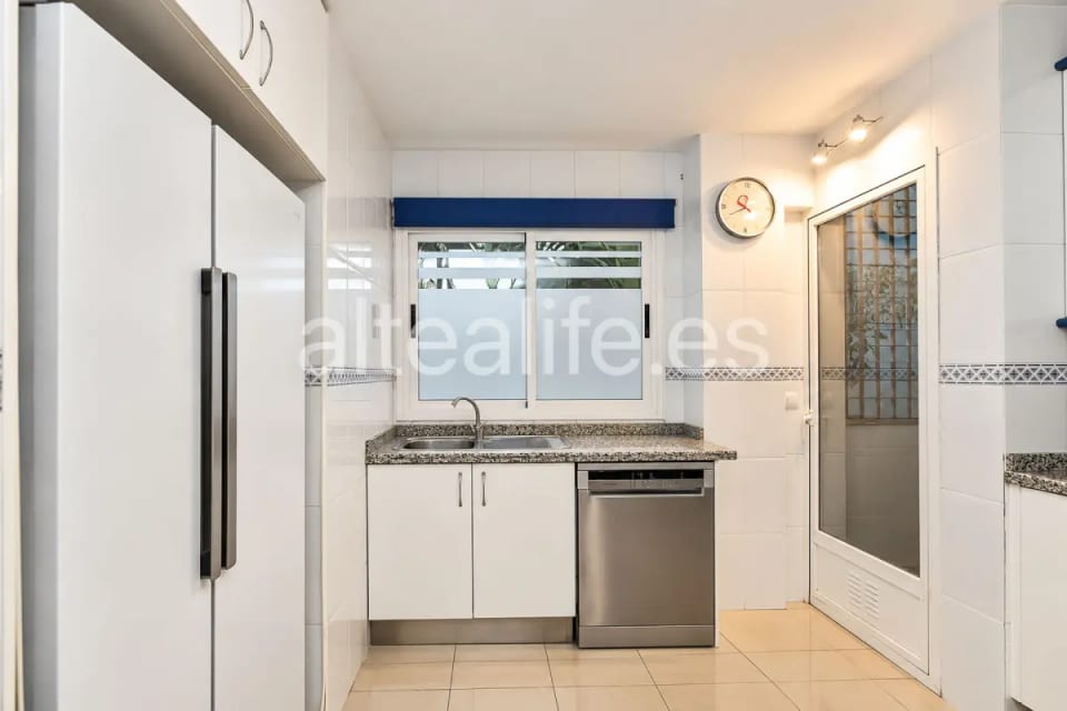Apartamento con Jardín Privado, Garaje y Piscina Comunitaria en Garganes Altea (17/30)