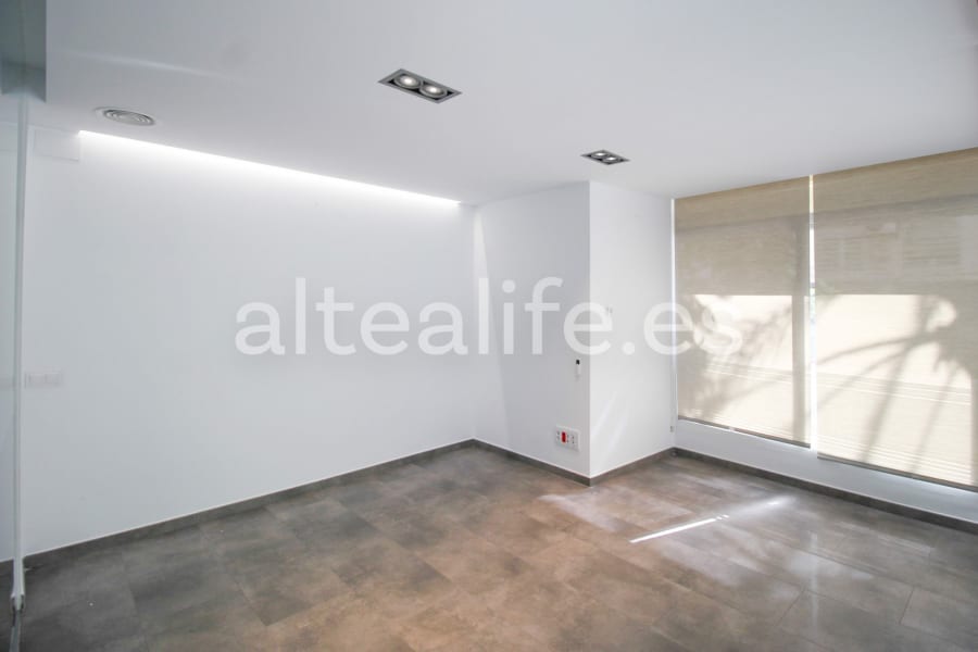 Local Comercial con Grades Escaparates en Centro de Altea (7/9)