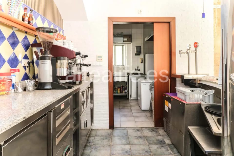 Local Comercial en Esquina con Equipamiento de Cafetería en la zona de Garganes (16/28)