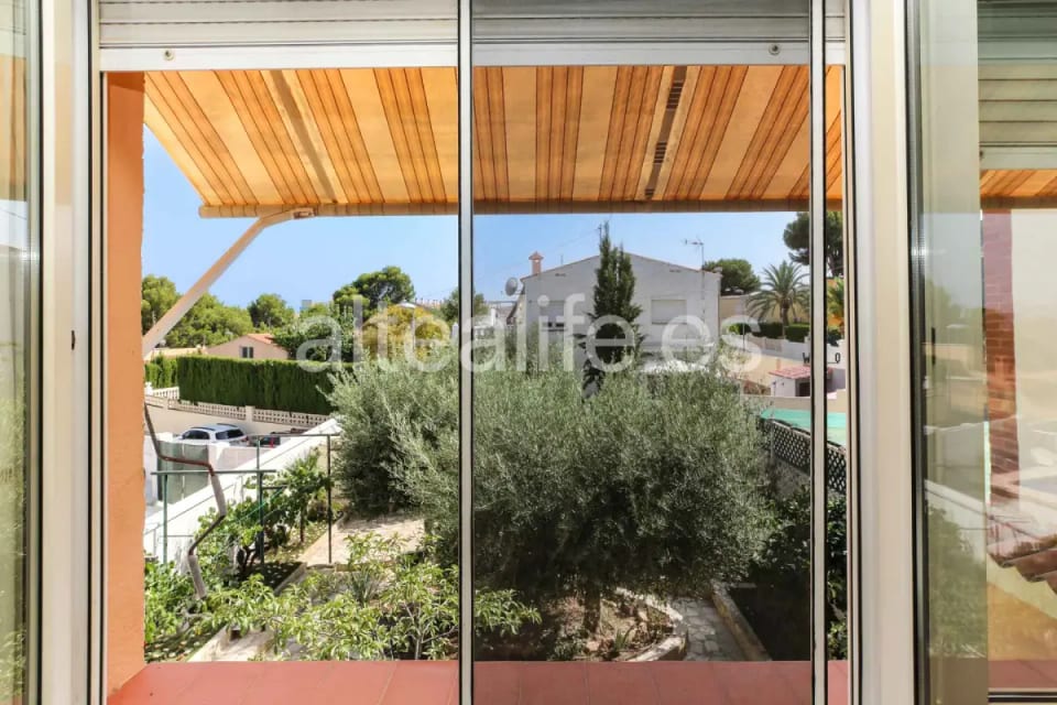 Villa con Dos Viviendas, Jardín y posibilidad de Piscina en Barranco Hondo en La Nucía (12/30)