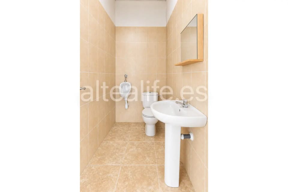 Alquiler de local Comercial de 310 m2 y amplios escaparates en Altea (10/17)
