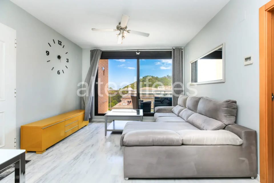 Apartamento en Venta en Cala de Finestrat con Terraza, Garaje y Vistas al Mar (7/30)