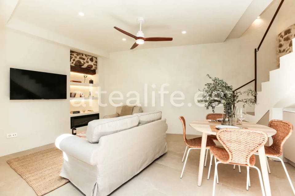 Casa de Pueblo Reformada en Venta en Altea Cerca del Mar (6/30)