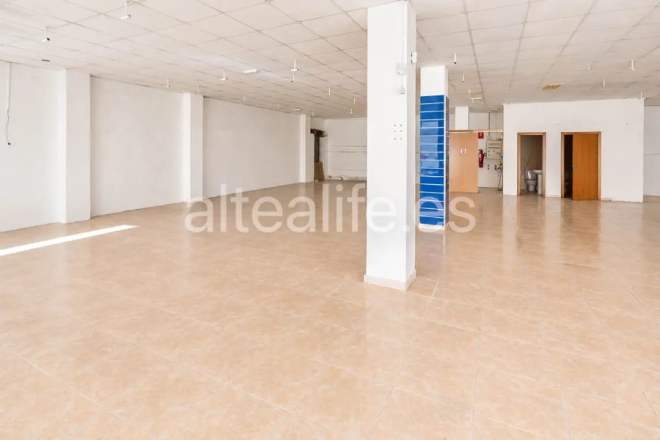 Alquiler de local Comercial de 310 m2 y amplios escaparates en Altea (12/17)