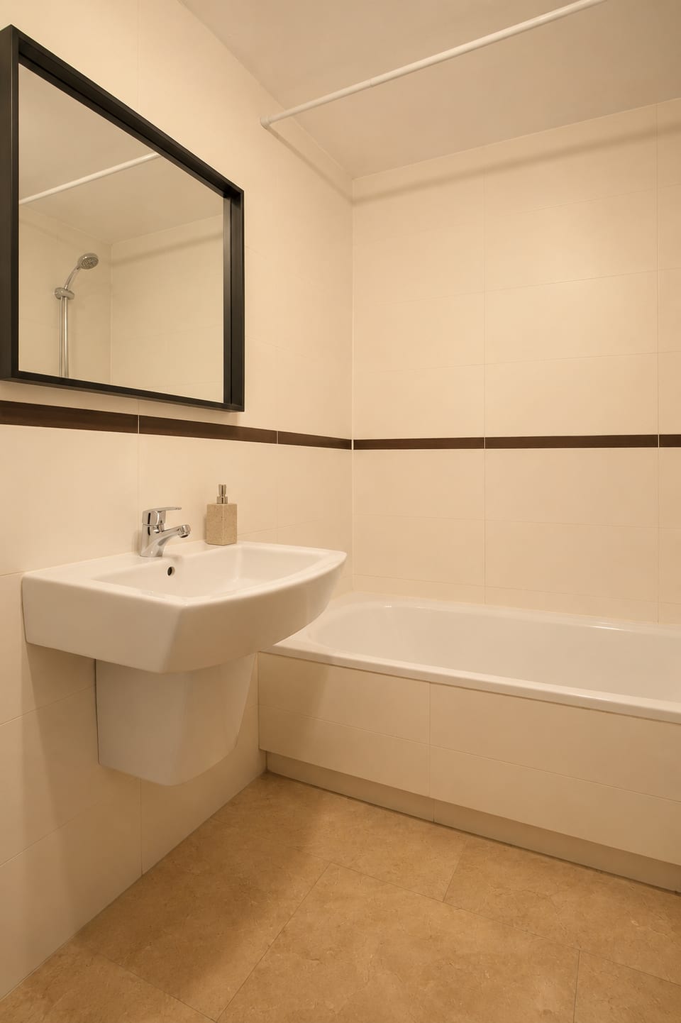 Exclusive South-Facing Corner Penthouse Just 100 Metres from Albir Beach (9/15)