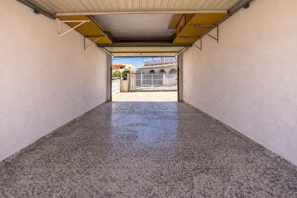 Perfect Home for Two Families – Privacy, Comfort & Prime Location (10/15)