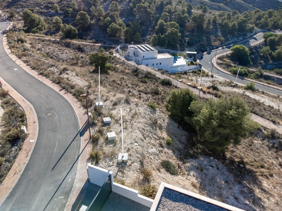 Contemporary Luxury and sea views (8/15)