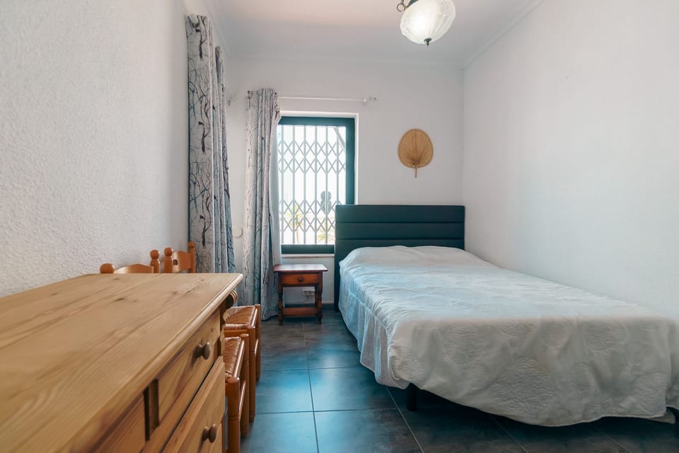 Prime-location detached villa (14/15)