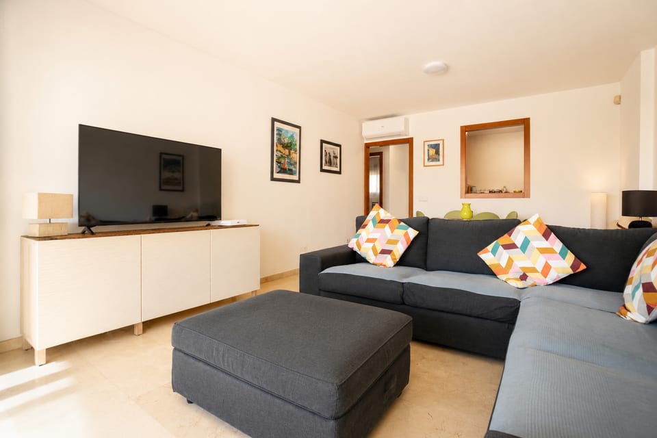Exclusive South-Facing Corner Penthouse Just 100 Metres from Albir Beach (12/15)