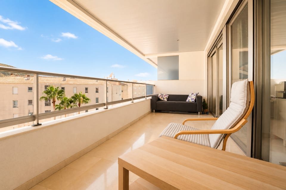Exclusive South-Facing Corner Penthouse Just 100 Metres from Albir Beach (14/15)