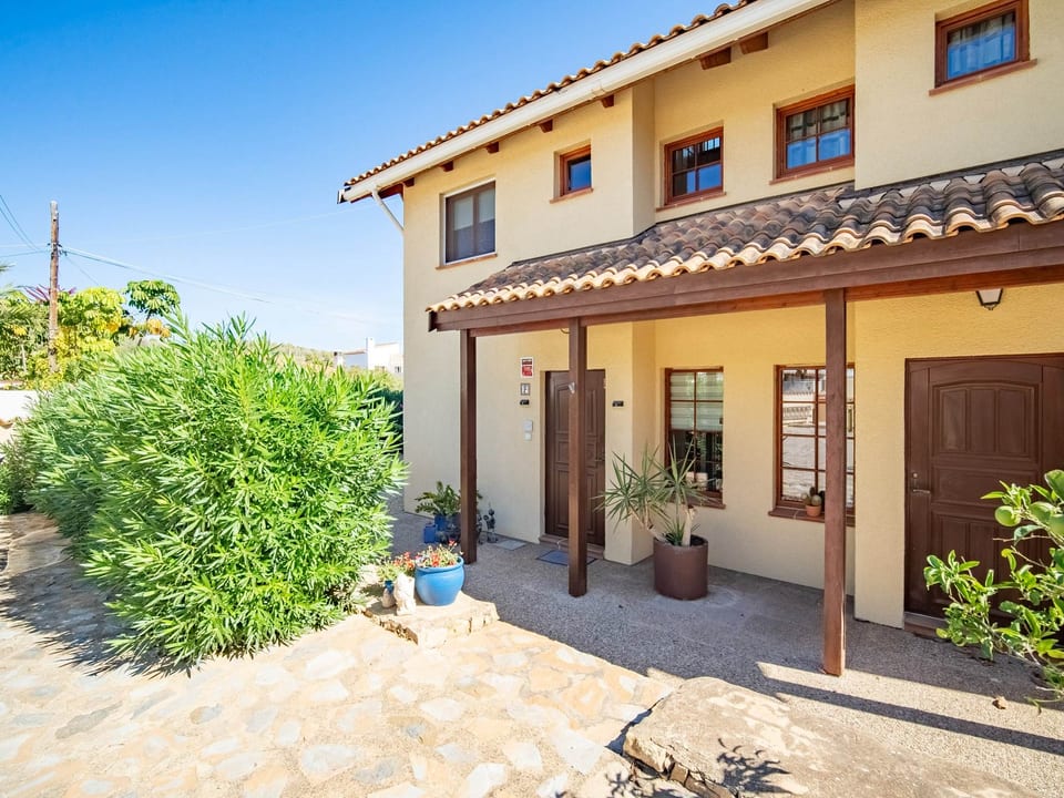 Semi-detached Home close to DnsCB (7/15)