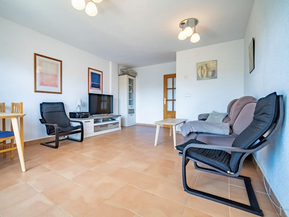 TopFloor Apartment with Communal Pool (15/15)
