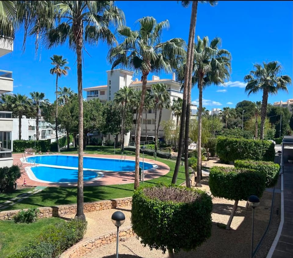 South facing apartment in Albir (5/15)