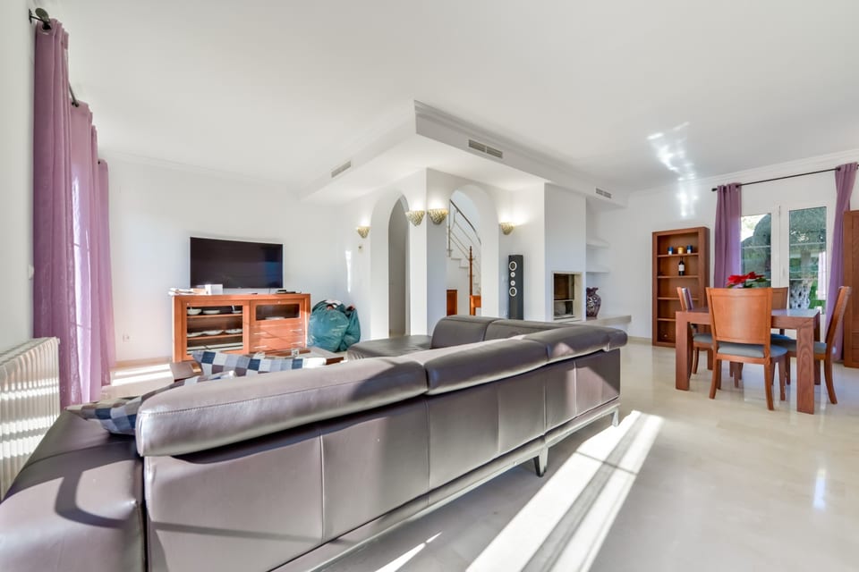 Dream Home in Sierra Cortina – Sea Views, Pool & Prime Location (14/15)