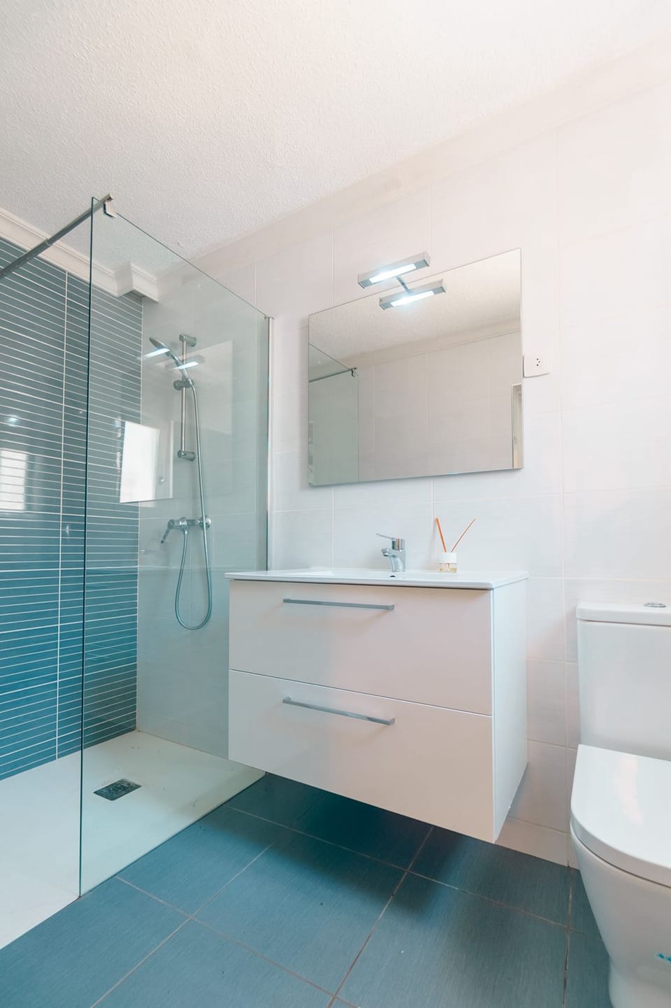 Prime-location detached villa (9/15)