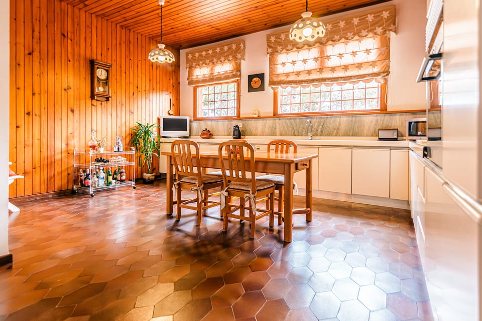 Villa for sale withing walking distance to the British school (7/15)