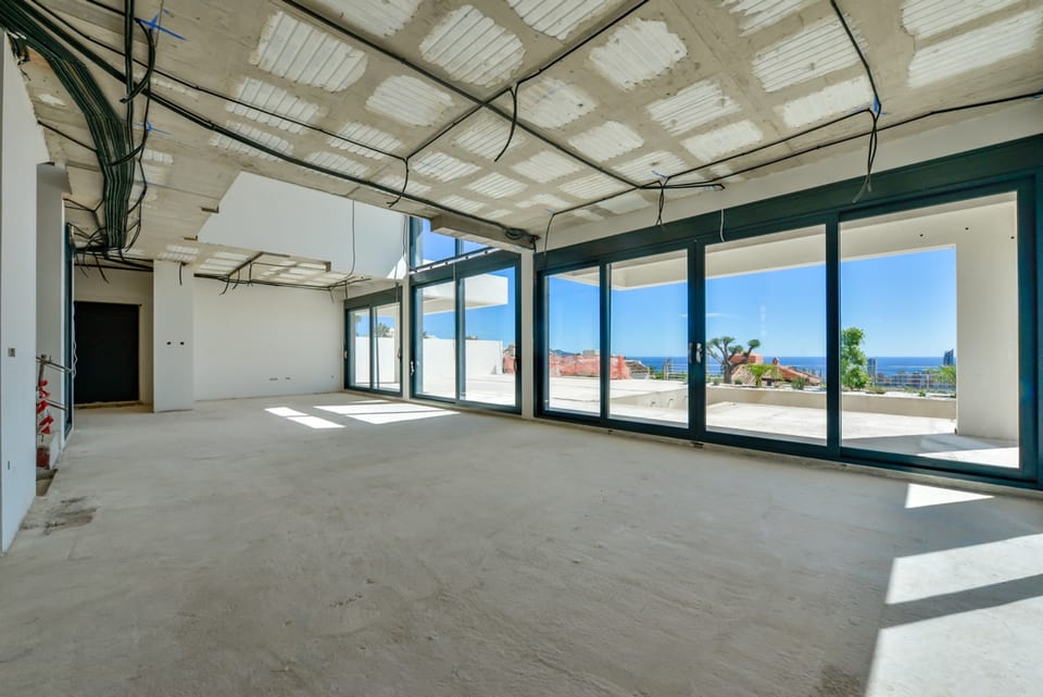 Luxurious large villa with seaviews (12/15)