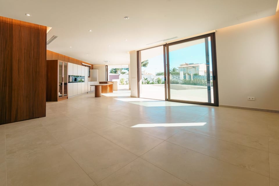 A luxury, high-end villa in a prestigious location (14/15)
