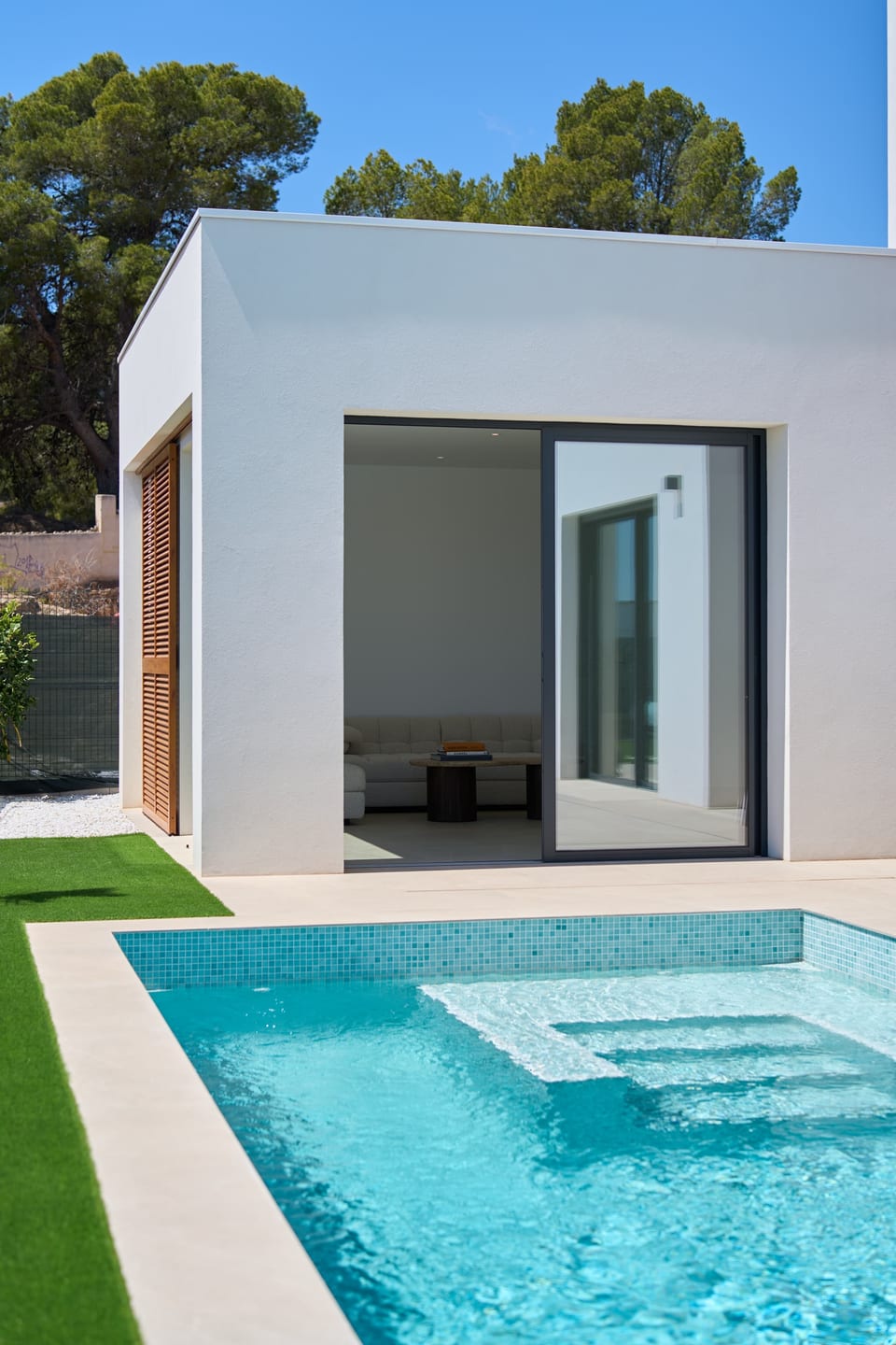 Detached villas with sea views close to the Norwegian School Completion January 2027 (5/15)