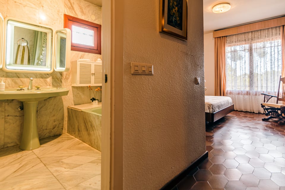 Villa for sale withing walking distance to the British school (14/15)