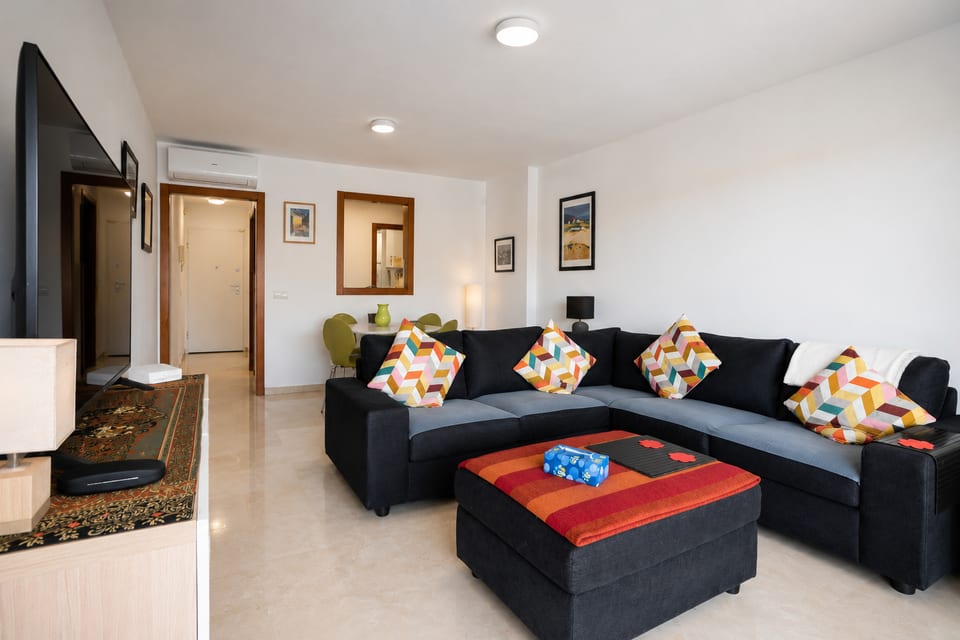 Exclusive South-Facing Corner Penthouse Just 100 Metres from Albir Beach (13/15)