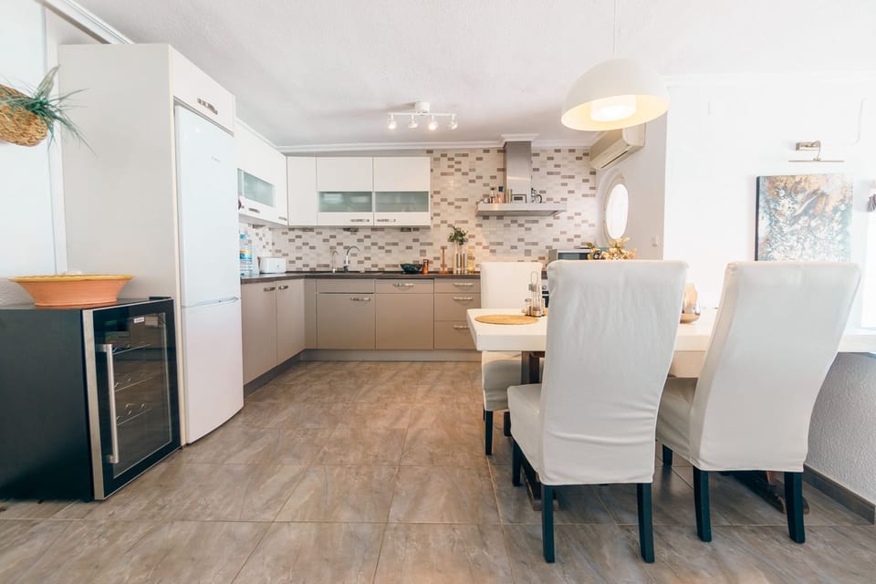 Prime-location detached villa (7/15)