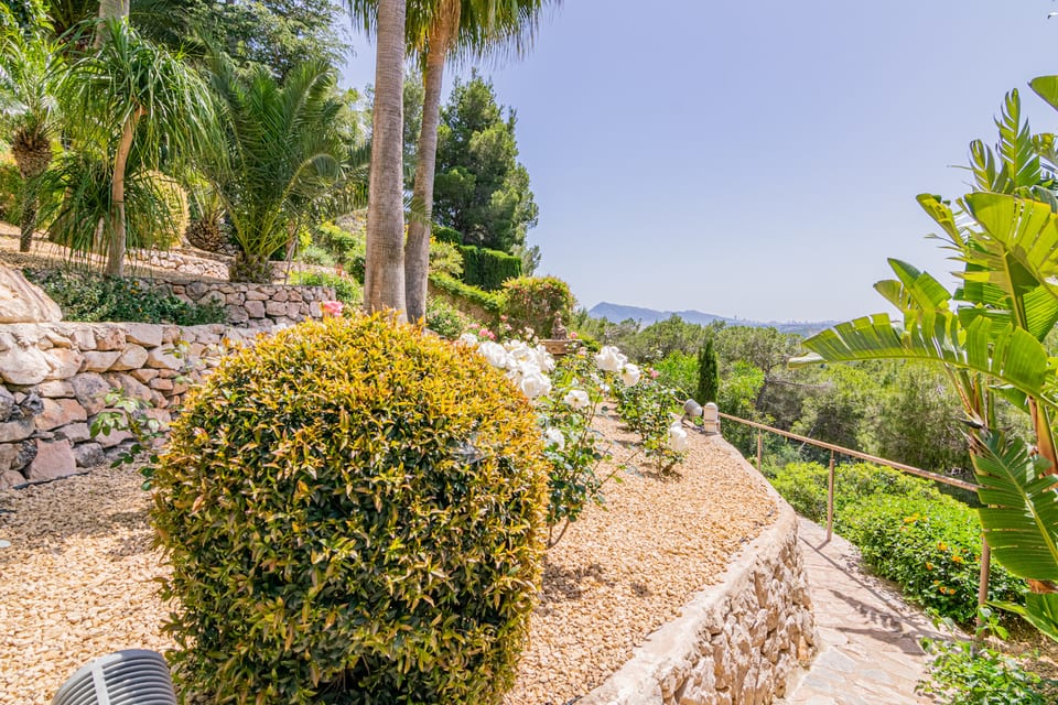 Villa for sale with sea views in Altea (10/15)