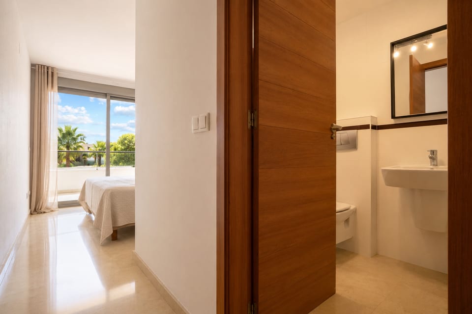 Exclusive South-Facing Corner Penthouse Just 100 Metres from Albir Beach (6/15)