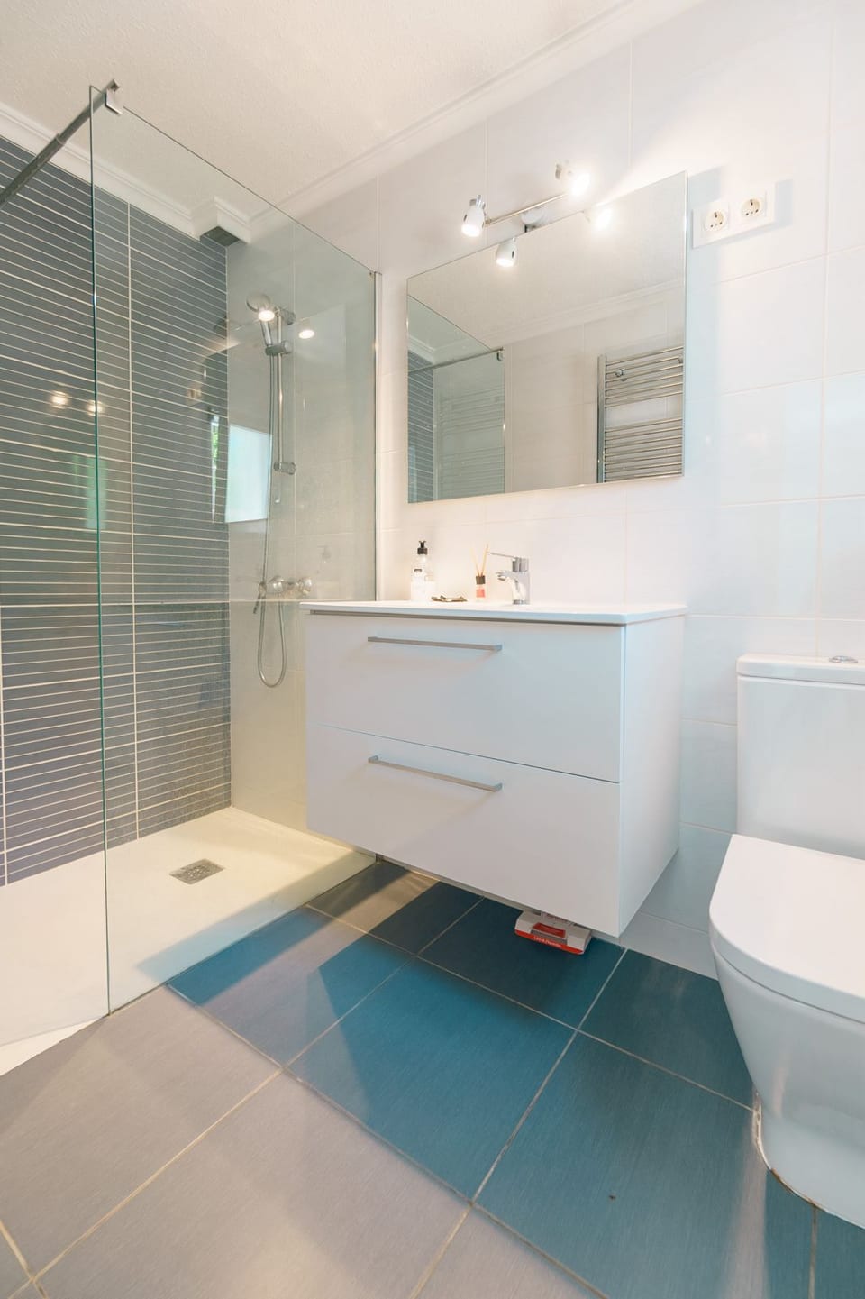 Prime-location detached villa (12/15)