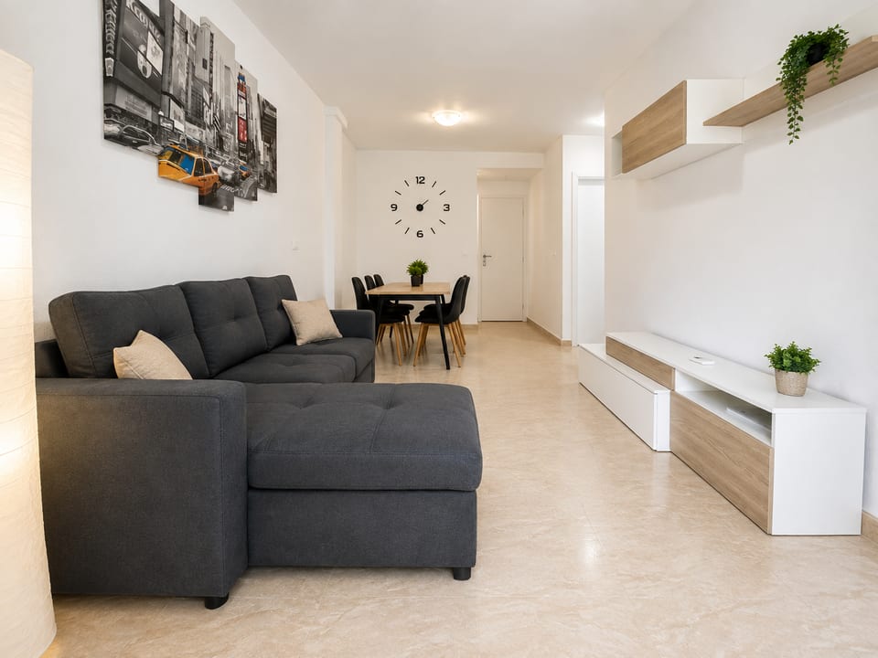 Ground-Floor Apartment with Private Terrace and Garden in El Albir (10/15)